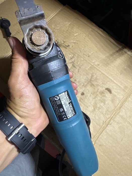 Multifunctionala pe fir Makita cu turatie reglabila