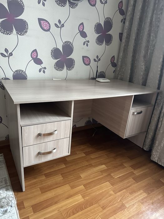 Письменный стол