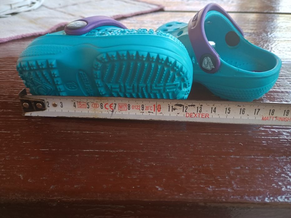 Saboți bebeluși numărul 19