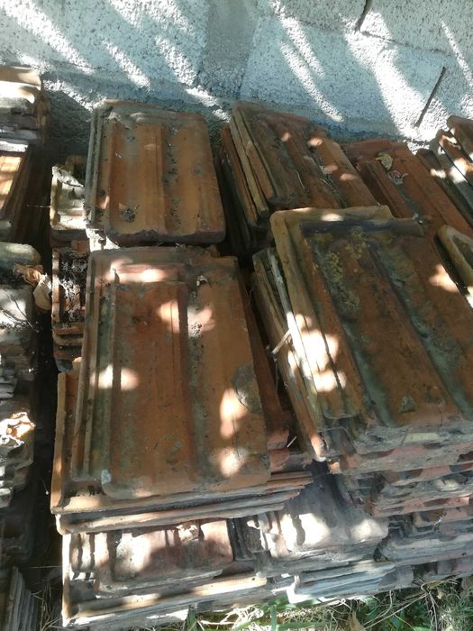 Продавам стари керемиди.