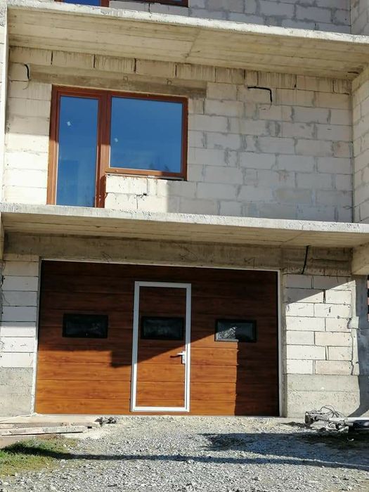 Usa de garaj sectionala