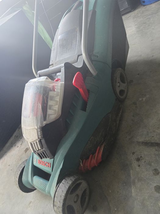 Masina de tuns iarba cu baterie bosch