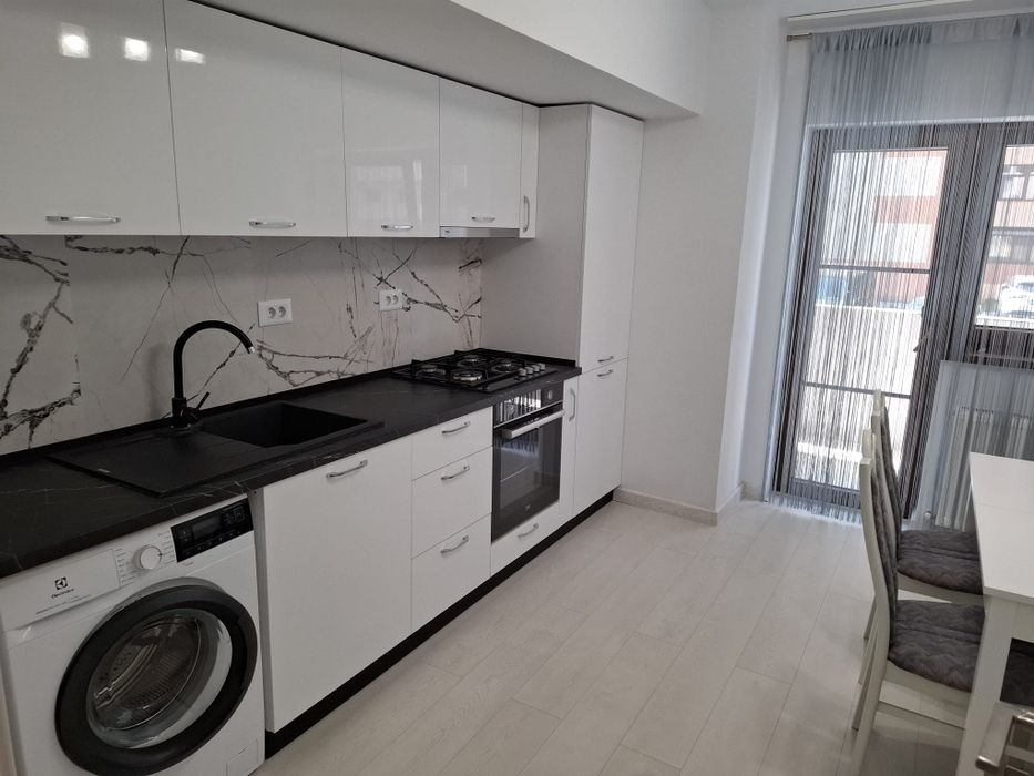 De inchiriat apartament 2 camere centru rm valcea bloc nou parter inal