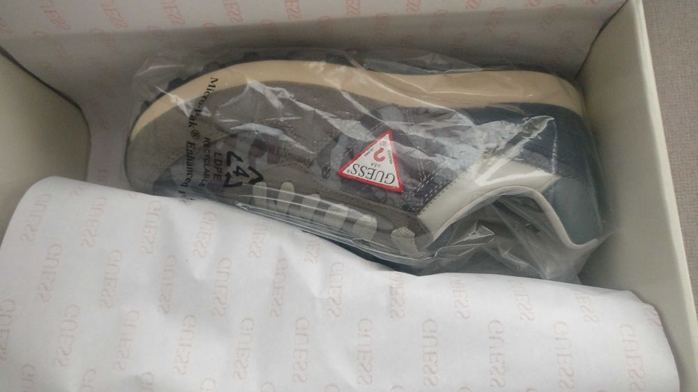 Маратонки GUESS, чисто нови