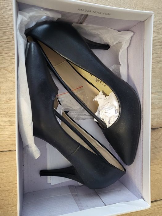 Pantofi negri (stileto) în stare foarte bună