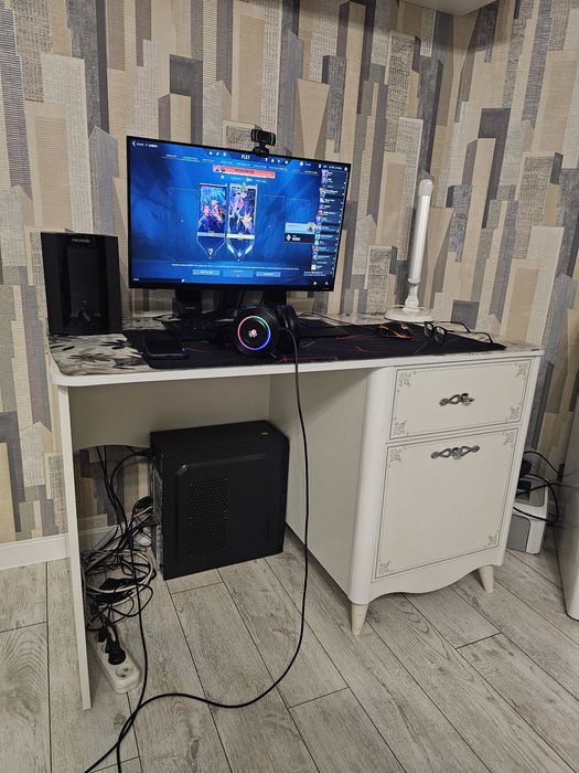 Продаю спальную мебель