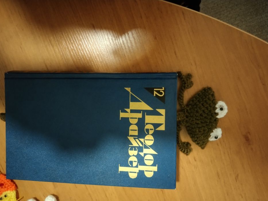 Вязаные закладки- игрушки для книг и учебников