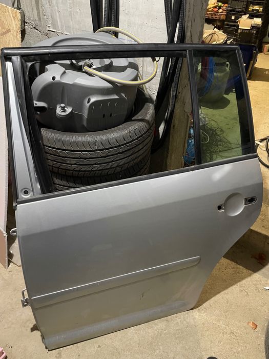 Usa stanga spate Touran 2004 gri