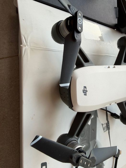 Drona DJI Spark ca noua - posibil defecta