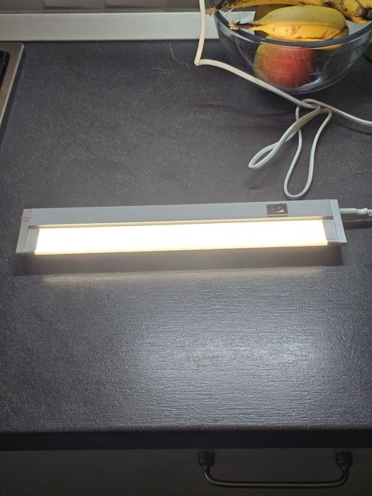 Lampă LED sub dulap bucătărie – pivotantă, 3 culori, 350 lm, 33 cm