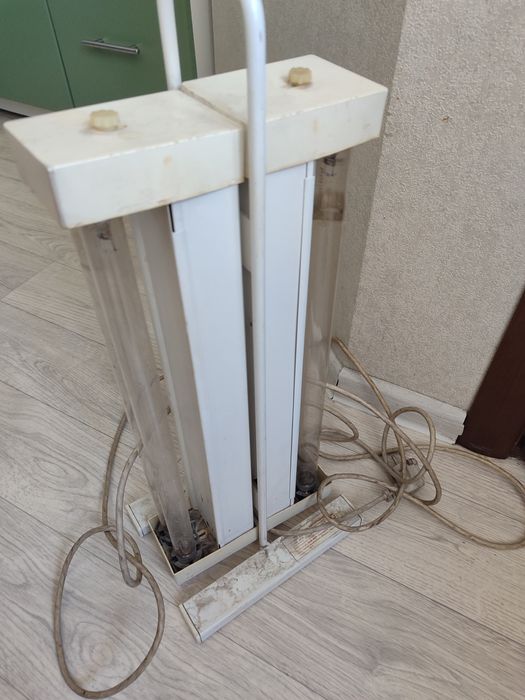 Ультрафиолетовая лампа.