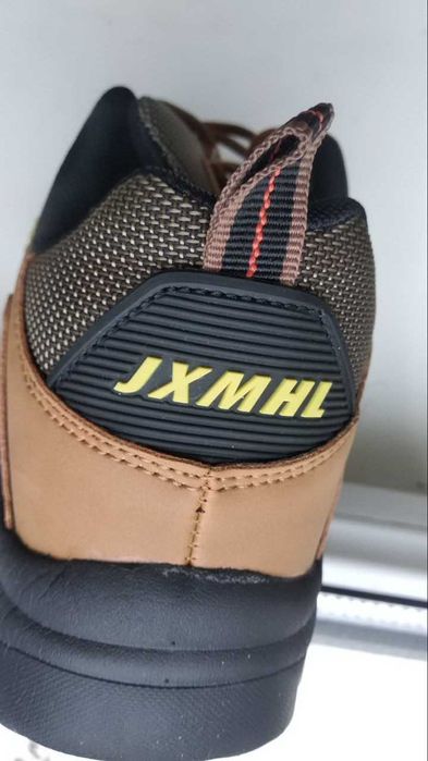 Кроссовки для  походов