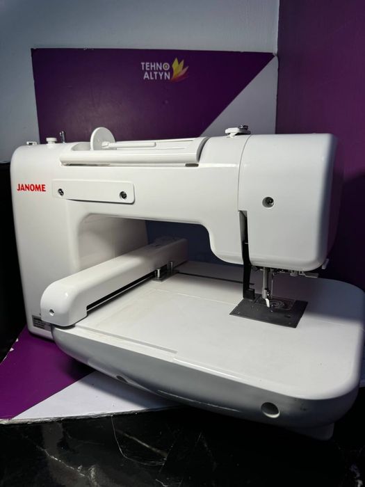Швейная машина janome