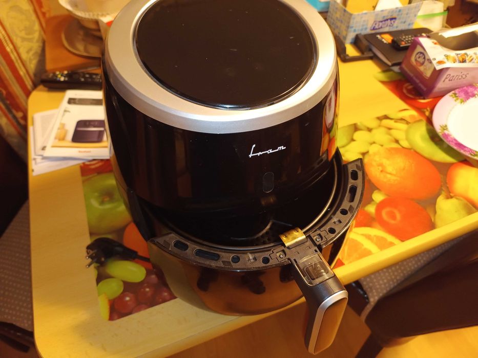 Friteuza cu aer cald FRAM Airfryer FAF-MD2000BK