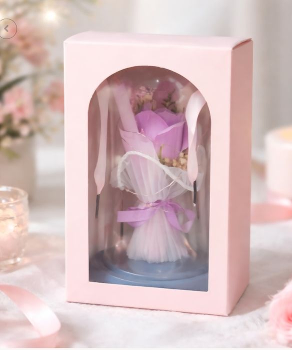 Роза в стъкленица с LED светлини – елегантен подарък