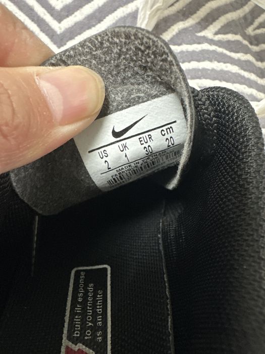 Продам футбольные бутсы