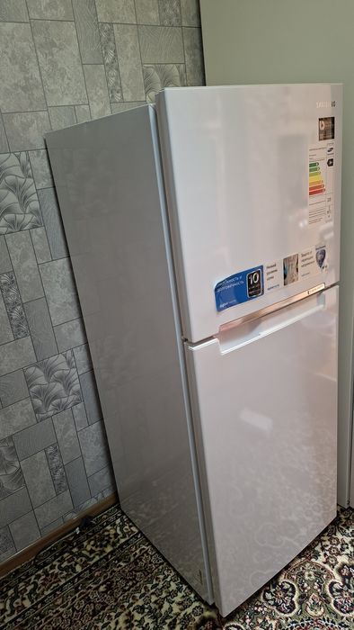 Холодилник сотилади: