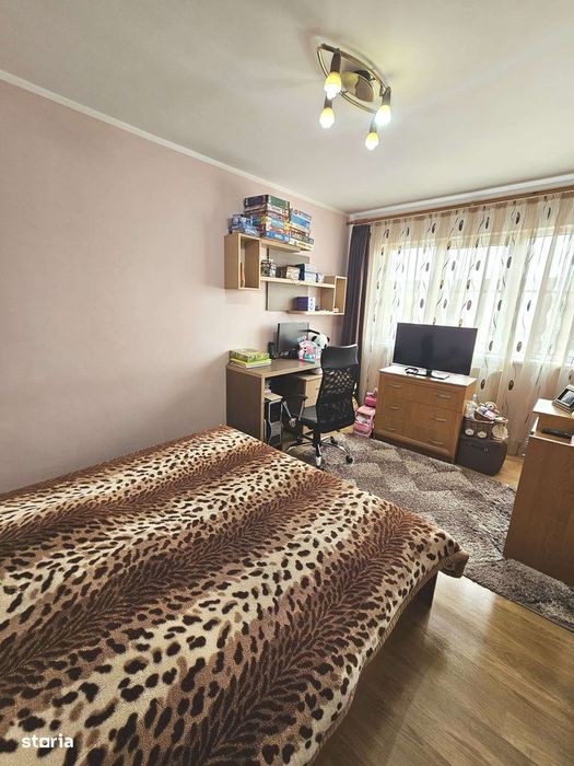 2 camere, str. Bogdan Dragoș ( zona Poliției ), mobilat, utilat