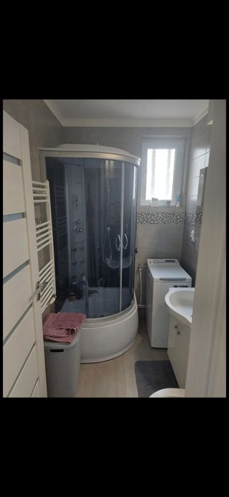 Apartament 2  camere  pentru inchiriat zona centrala detali pe whatsApp la nr de tel  0740128704