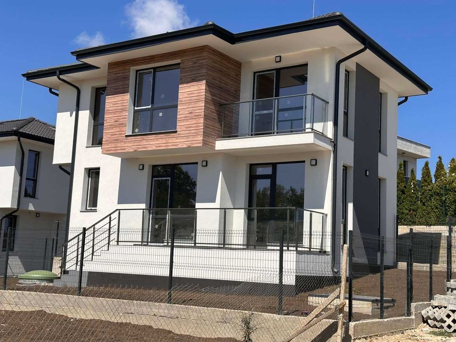 Продава се Къща в Варна, м-т Траката - 139 кв.м за 2087 €/кв.м - Снимка #1