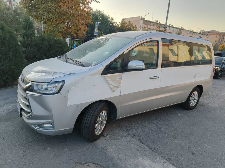 JAC M4 8+1 seats minivan 2026
