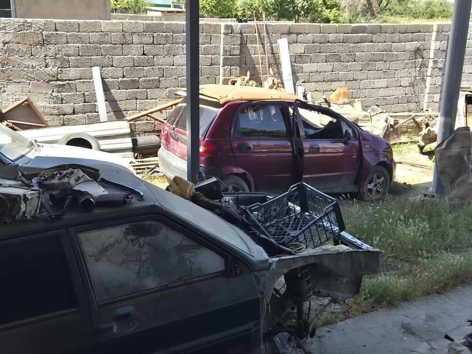Авто разбор запчастардың бәрі бар