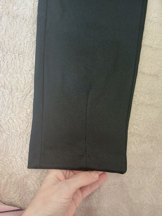 Брюки женские,черного цвета.