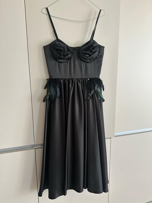 Черна рокля на българския бранд Organza.