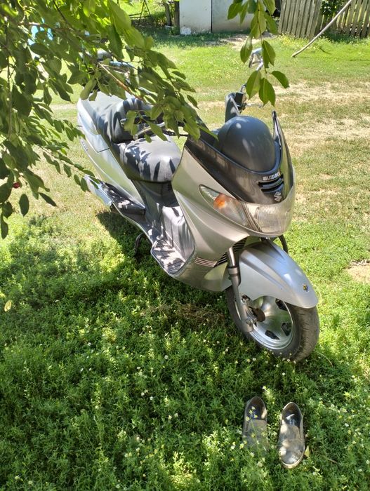 Vând un scuter    în stare foarte buna