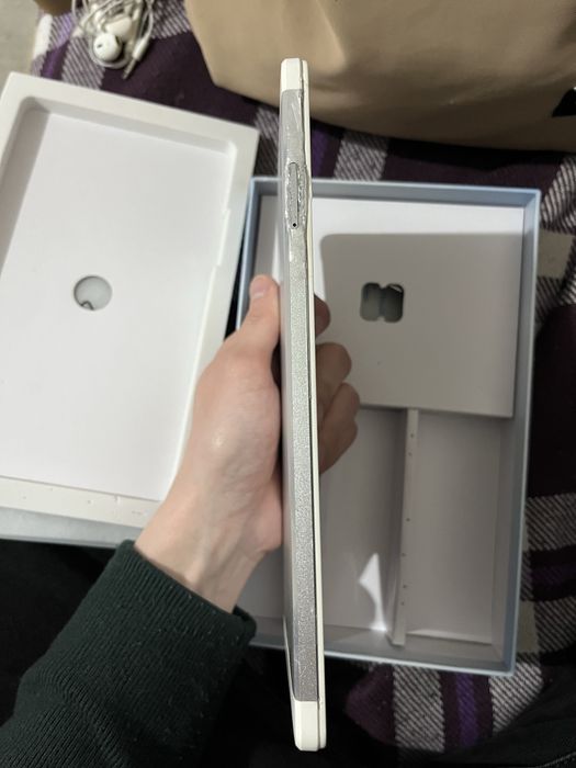 Планшет Philips сатылады