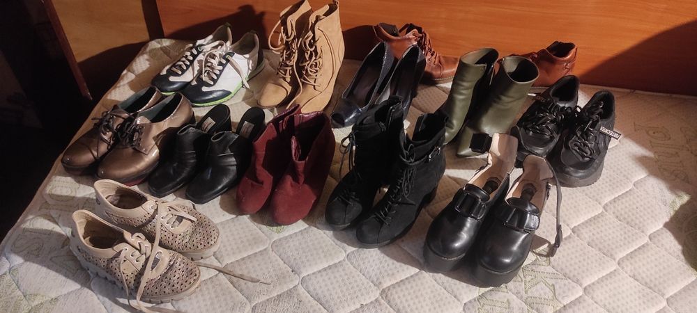 Маратонки и обувки Adidas и други