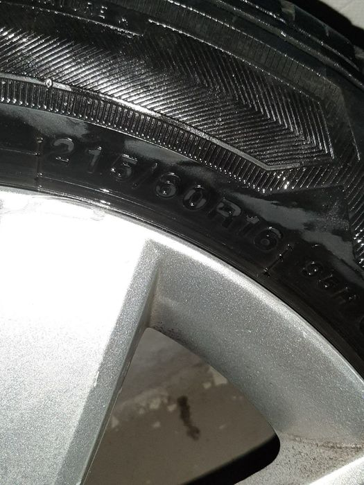 Комплект 4 дона 215/60/16 яхши холатда шина ва дискалар