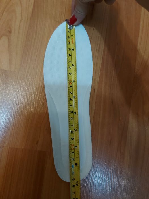 Продам кроссовки