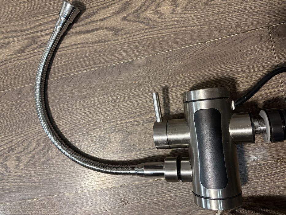 Продавам мивка със смесител