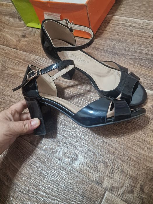 Продам туфли женские
