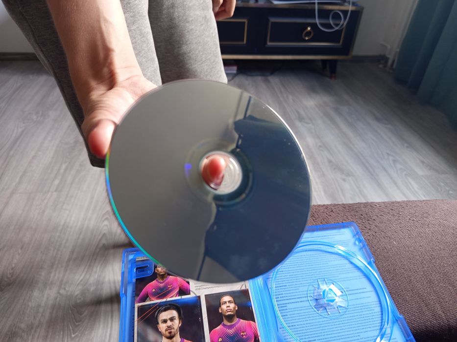 Vând FIFA 23  PS4