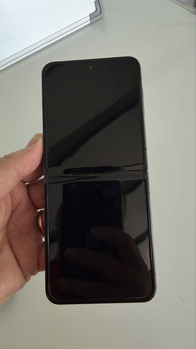 Samsung Galaxy Z Flip5 512GB  – Gri Grafit – Stare foarte bună