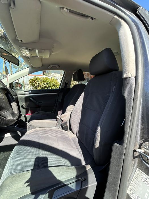 Volkswagen Golf, 2.695 € — imagine 3
