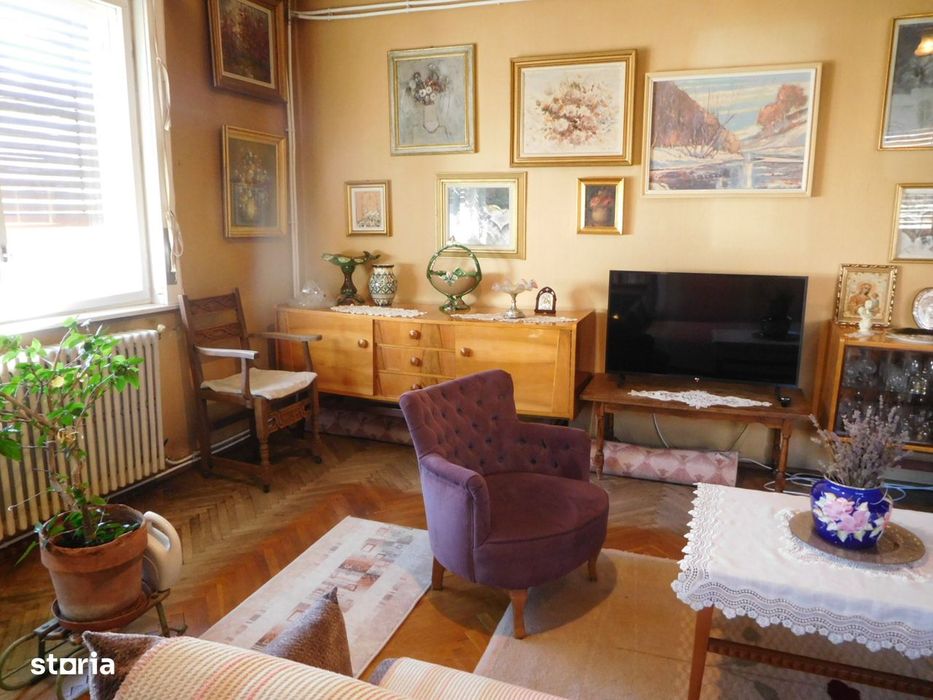 Apartament 6 camere, garaj și grădină în Centru