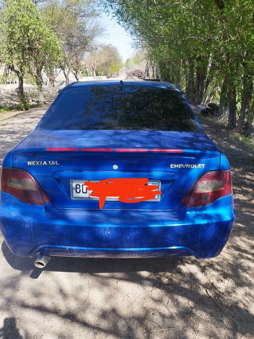 Nexia avtomobili sotiladi