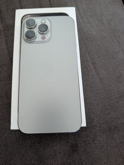 Vând iPhone 16 pro max încă în garanție