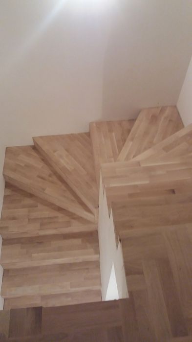 Стъпала и стълби от дърво и ламинат.