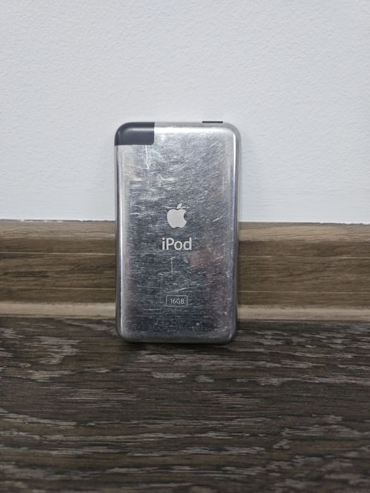 Ipod Toch A1213 plus Boxa portabila Logitech cadou