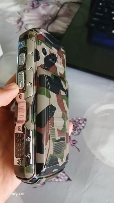 Кнопочный телефон