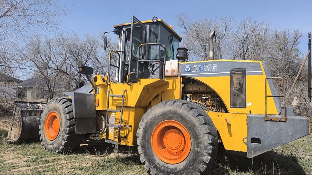 Погрузчик фронтальный