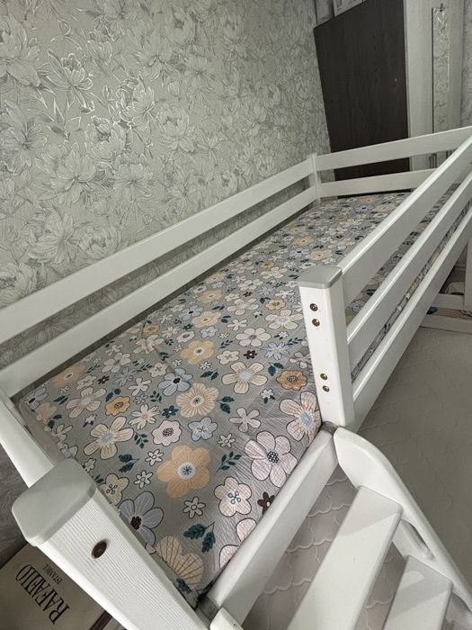 Продам двухъярусную кровать