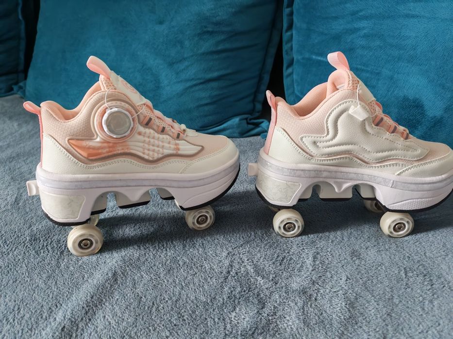 Adidași cu role retractabile