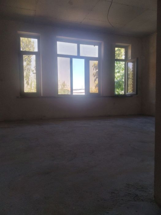 Hovli sotiladi 6hona+1oshxona+2sanuzel