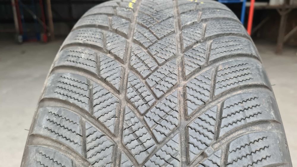 2x Anvelope iarna Bridgestone Blizzak LM001 AO | 225/60 R17 99H | profile ~5 mm | DOT:0420
