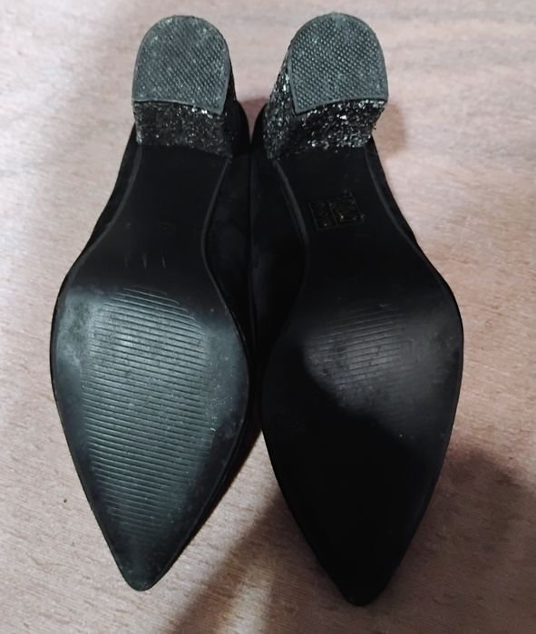 Vând pantofi dama eleganti